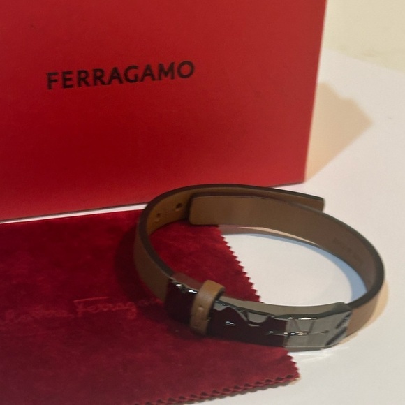 Ferragamo Tan Leather Bracelet New authentic - Picture 7 of 13